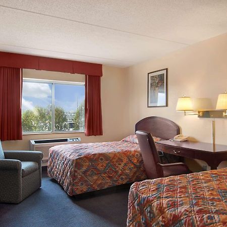 Super 8 By Wyndham Manchester Airport Oda fotoğraf
