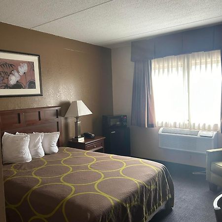 Super 8 By Wyndham Manchester Airport Dış mekan fotoğraf